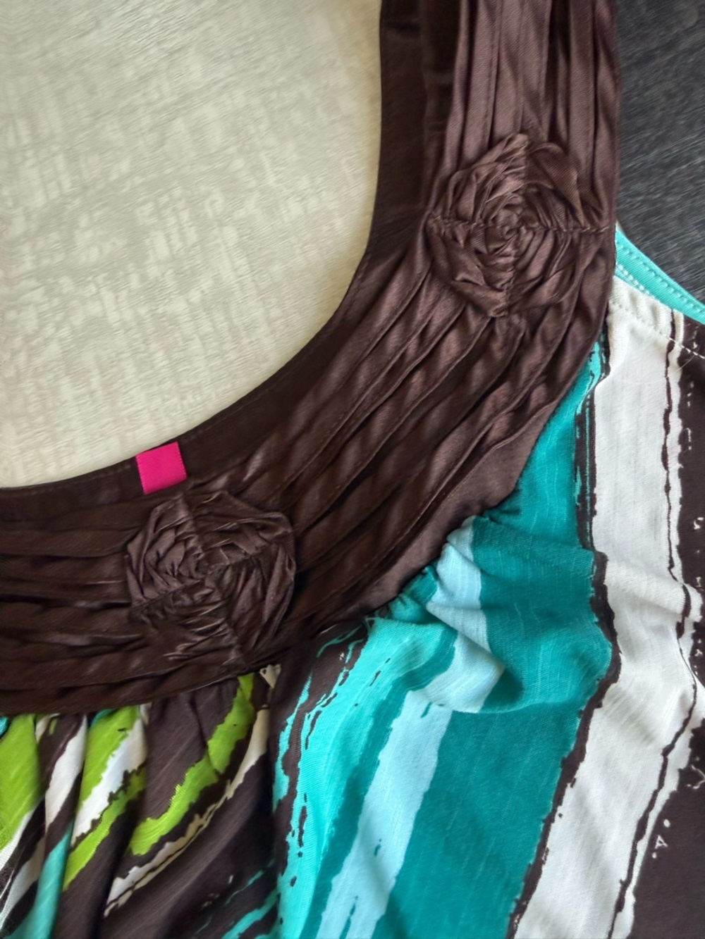Y2K banded waist tank with rosettes satin 2000s Miami wine mom - Picture 2 of 4